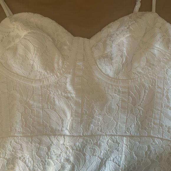 Beautiful gown - Picture 8 of 8